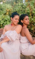 Nomadic Feather Earrings - Deep red - Image 2